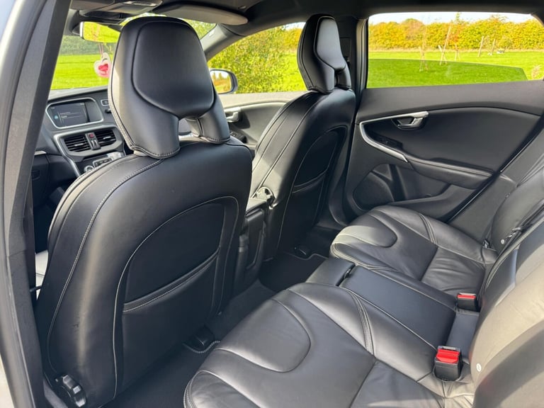 2016 Volvo V40 2.0 D4 R-Design Lux Nav Auto Euro 6 (s/s) 5dr HATCHBACK Diesel Automatic