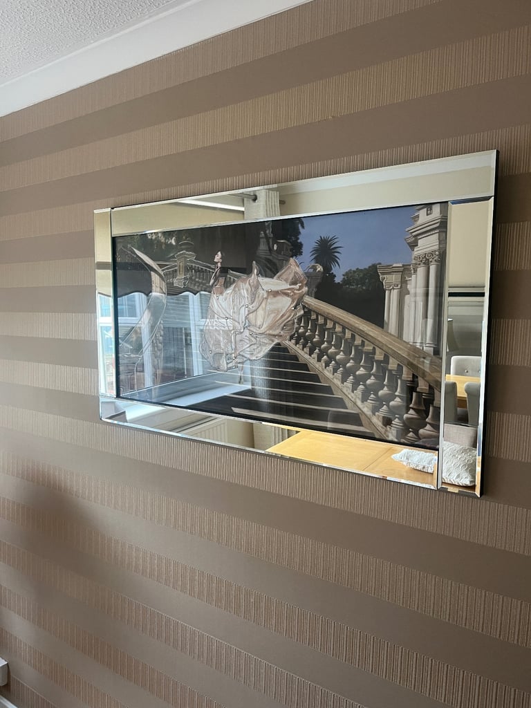 Mirrored frame prints and mirror 