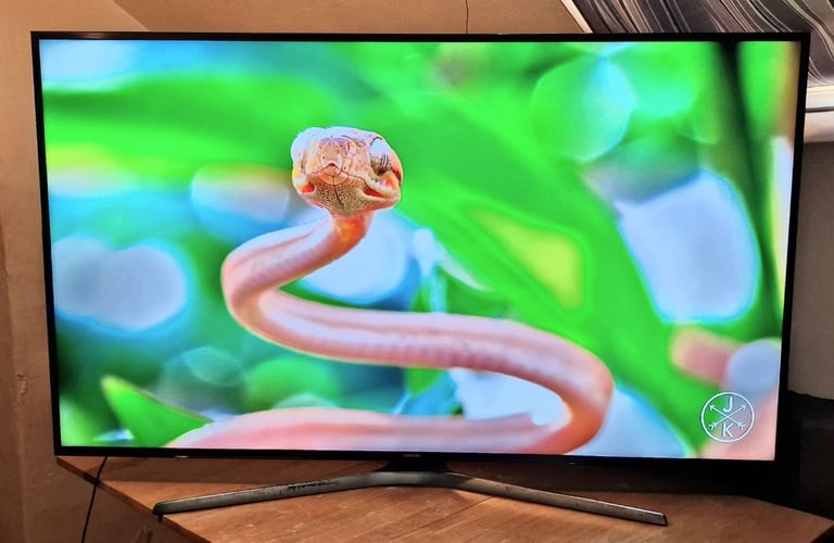 Samsung SMART tv 65 inch 4k UHD Fully Working order 