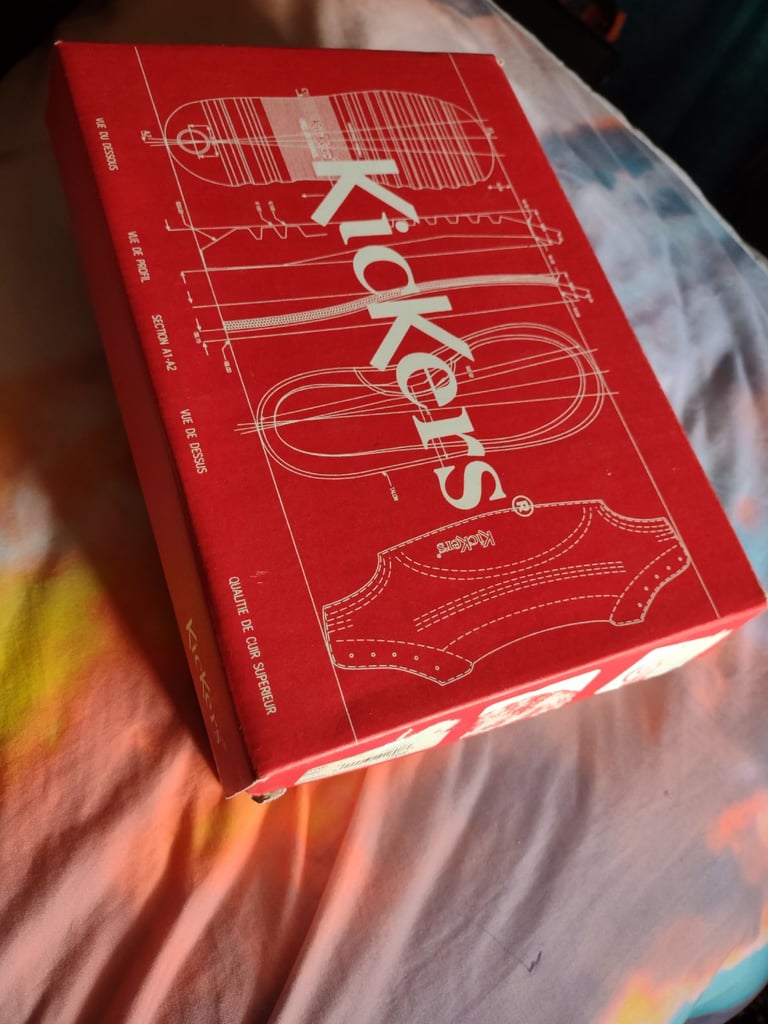 image for Kickers size 32 brand new boxed 