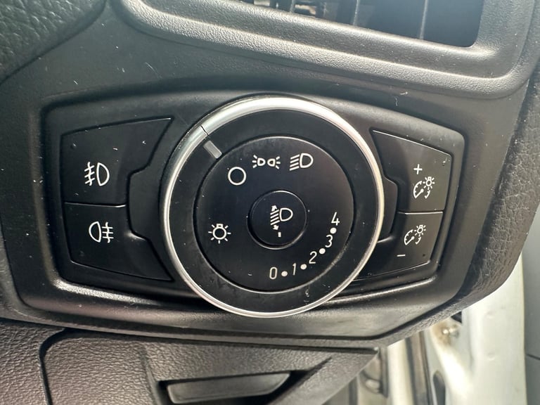 2016 Ford Focus 1.5 TDCi Zetec Euro 6 (s/s) 5dr HATCHBACK Diesel Manual