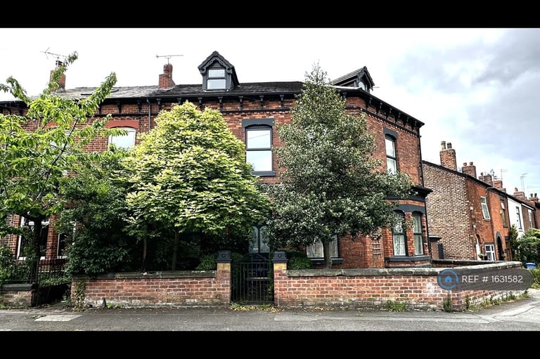 4 bedroom house in Sheffield Road, Hyde, SK14 (4 bed) (#1631582)