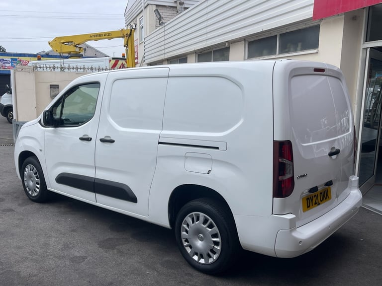 2021 Vauxhall Combo 2300 1.5 Turbo D 100ps H1 Sportive Van PANEL VAN Diesel Manual