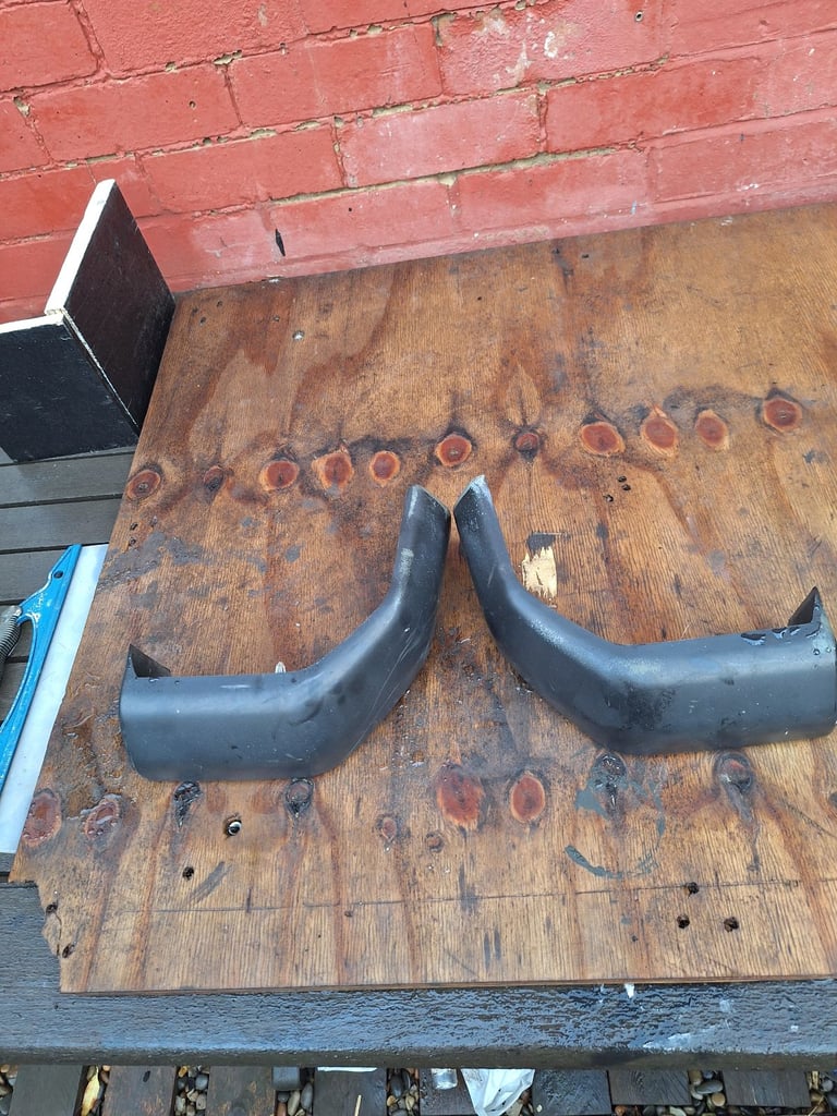 image for Discovery td5 rear corner trims pair 