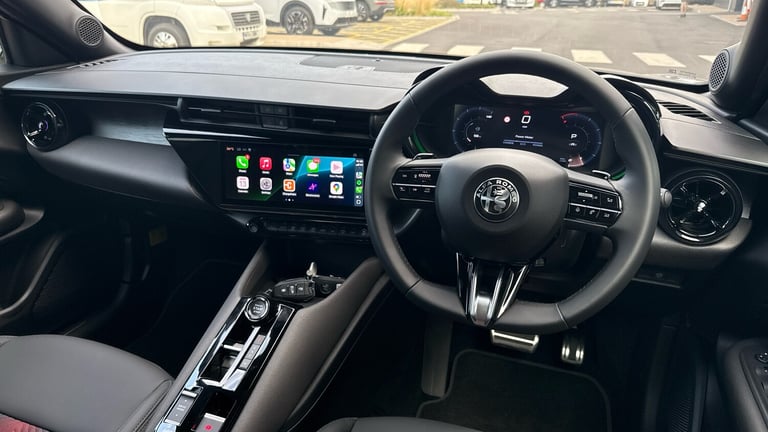 2025 Alfa Romeo Junior 1.2 MHEV Ibrida SUV 5dr Petrol Hybrid e-DCT Euro 6 (s/s) (136 ps) SUV Hybr...