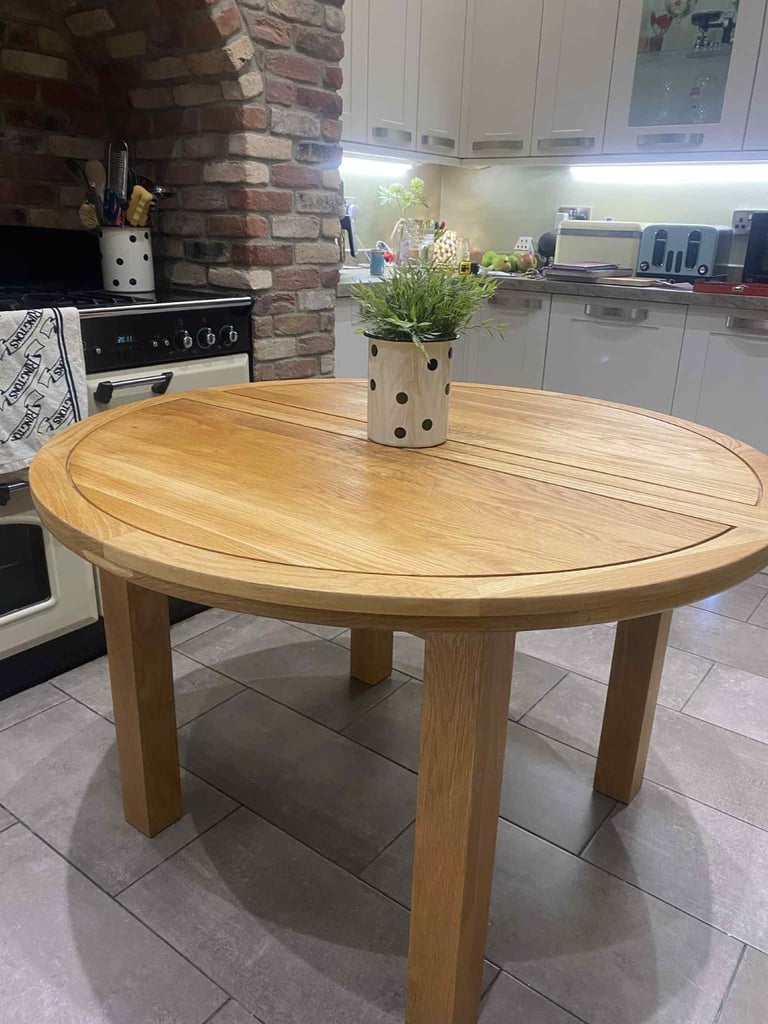 image for 💙🍽️ Barker & Stonehouse solid Oak extendable dining breakfast table 