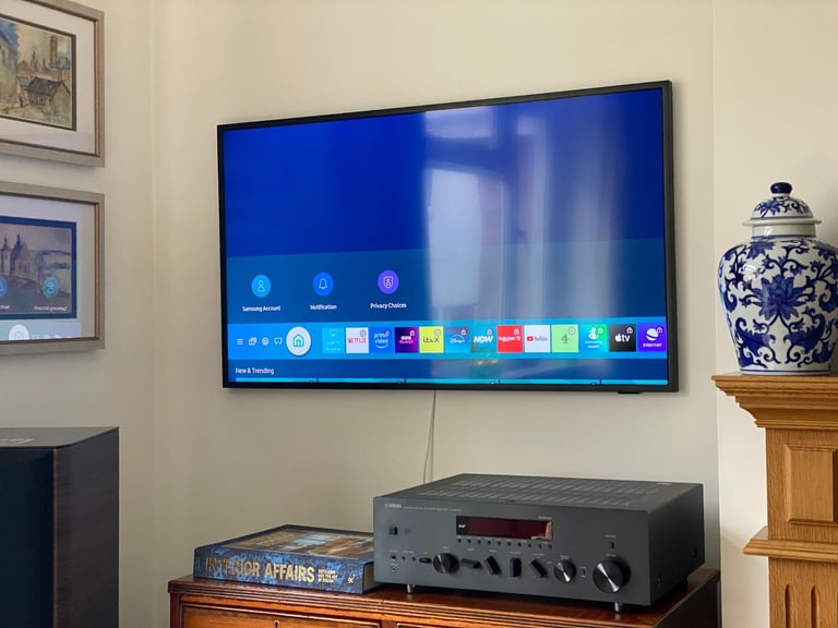 Samsung The Frame 43"QLED 4K Smart TV – Art Mode