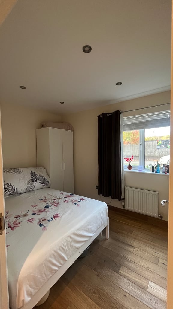 Double Room Furnished in the shared house for professionals, couples and student