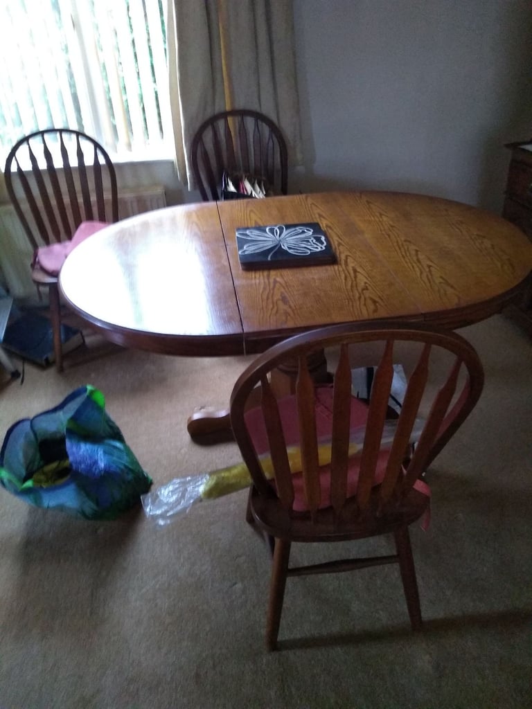 Dining table with 6 chairs 