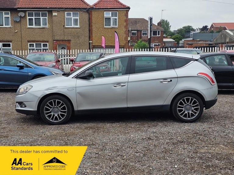 2012 Chrysler Delta 1.4 M-Air SR Euro 5 (s/s) 5dr HATCHBACK Petrol Manual