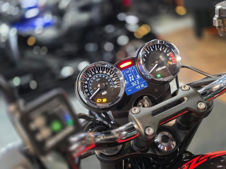 2018 KAWASAKI ZR Z900 RS 1 OWNER 4,900 MILE'S 