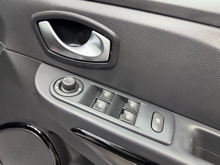 2015 Renault Clio 1.5 dCi Dynamique S MediaNav Hatchback 5dr Diesel Manual Euro 5 (s/s) (90 p HAT...