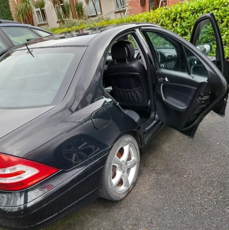 Mercedes Benz Merc Sports Kompressor C180K Automatic C Class Auto Cheap Black Salon Car.           