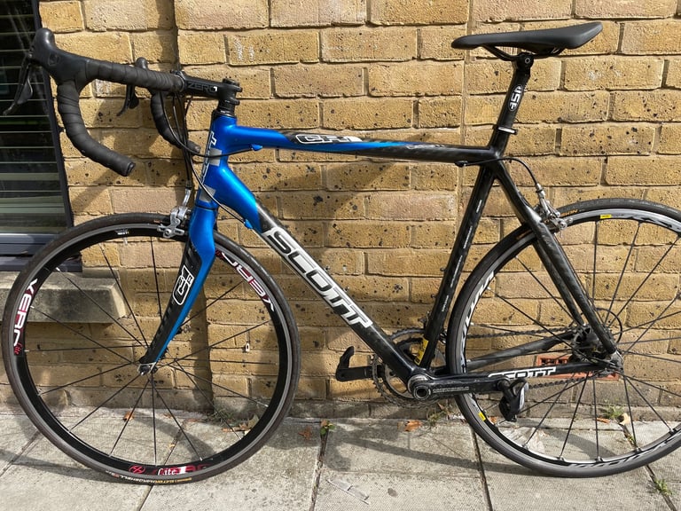 Complete Carbon Scott Road bicycle Campagnolo components throughout