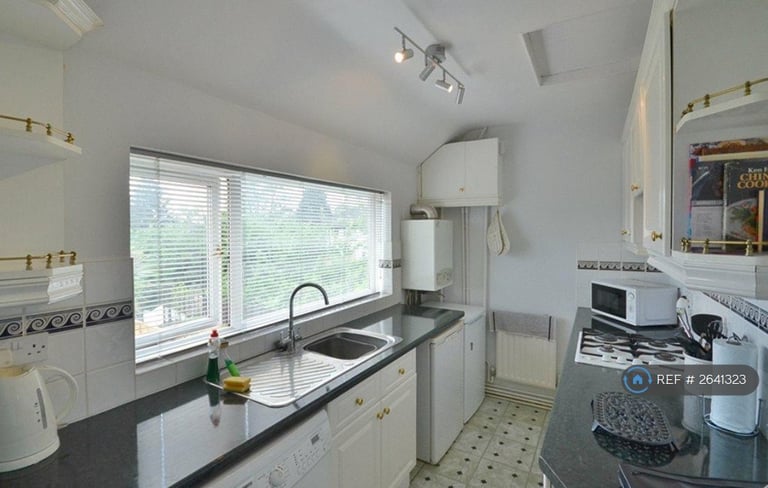 1 bedroom flat in Wiltshire Avenue, Slough, SL2 (1 bed) (#2641323)