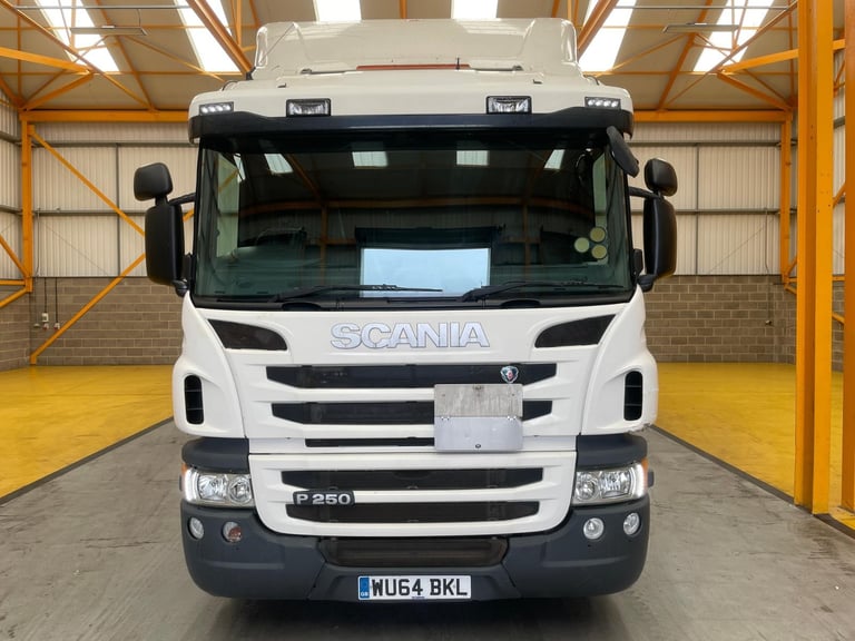 SCANIA P250 *EURO 6* 18 TONNE 4X2 CURTAINSIDER - 2014 - WU64 BKL