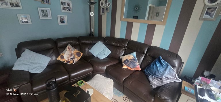 Leather recliner corner sofa 