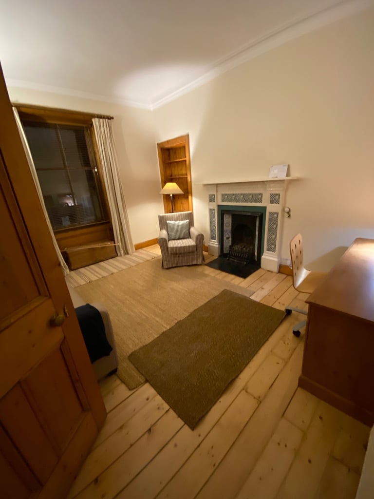 EH1 One bedroom cosy furnished flat from 14 Oct £1150/mo