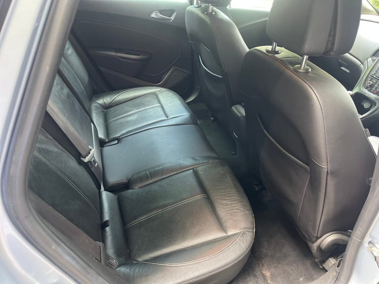 2014 Vauxhall Astra ELITE CDTI S/S ESTATE 6 SPEED MANUAL. Estate Diesel Manual