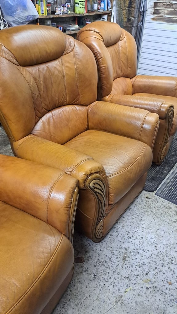 image for Blown leather suite 3 piece