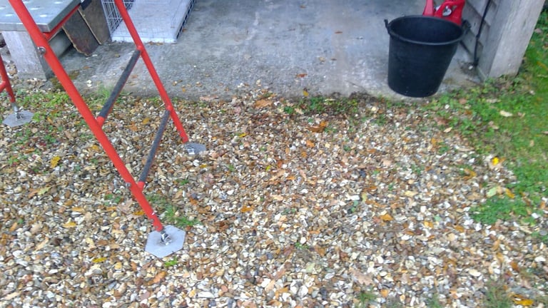 Henchman frame for reaching high hedges