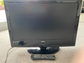 UMC LCD HD Ready 21.6inch TV with Built-In DVD