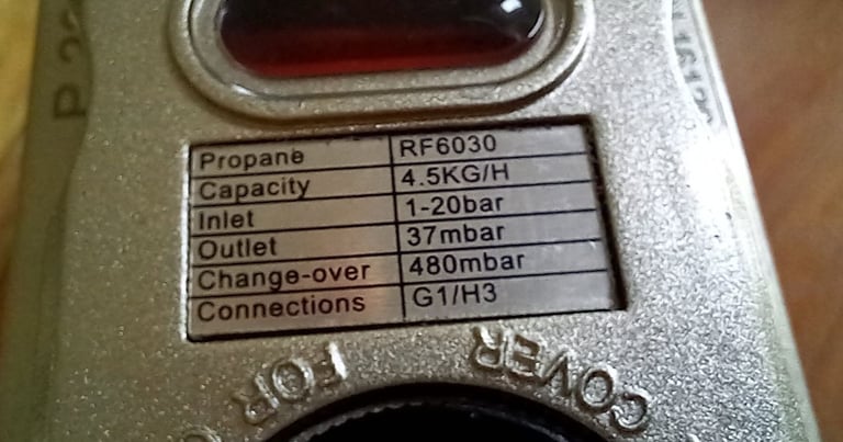 CONTINENTAL BRAND AUTOMATIC LPG CHANGEOVER REGULATOR. UNUSED, BEEN IN SHED.  RF6030. 