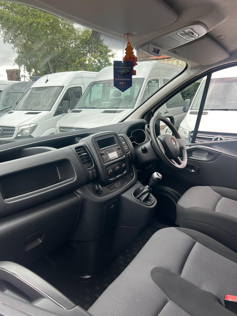 2021 Renault Trafic 2.0 dCi ENERGY 30 Business SWB Standard Roof Euro 6 (s/s) 5dr PANEL VAN Diese...