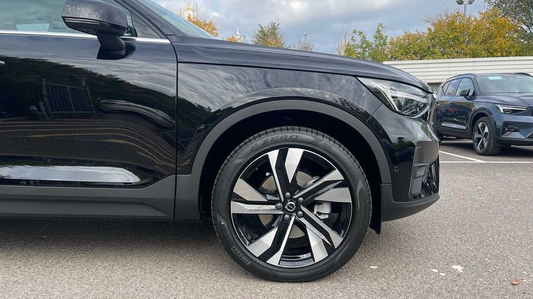 2025 Volvo XC40 2.0 B4P Ultra Dark 5dr Auto SUV Petrol Automatic