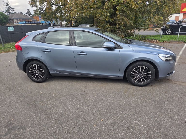 Volvo, V40, Hatchback, 2017, Manual, 1969 (cc), 5 doors