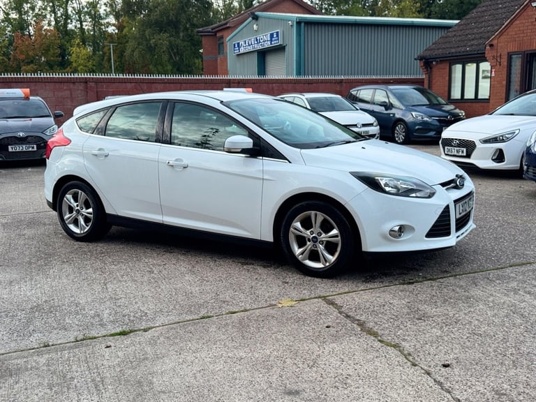2012 Ford Focus 1.6 Zetec Euro 5 5dr HATCHBACK Petrol Manual