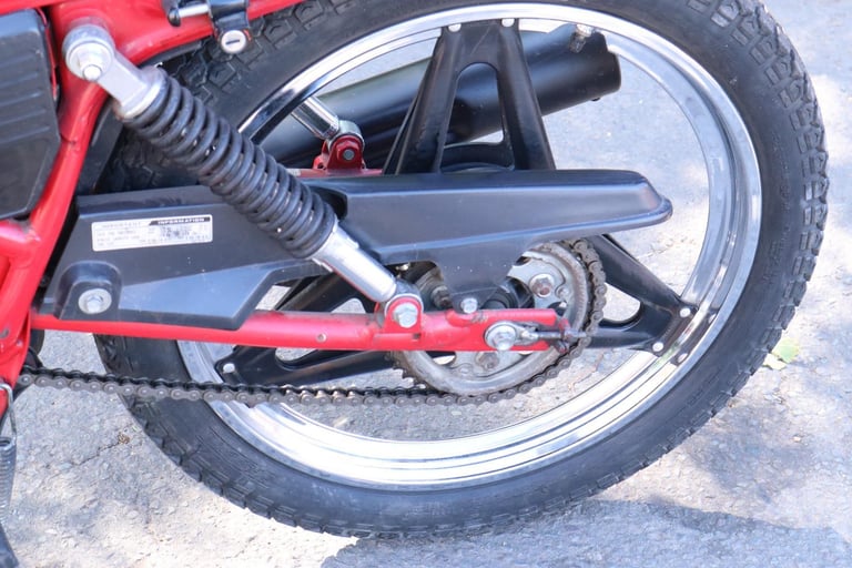 Honda MB5 MB 5 1982 Helios Red One Year Only Super Rare Bike!