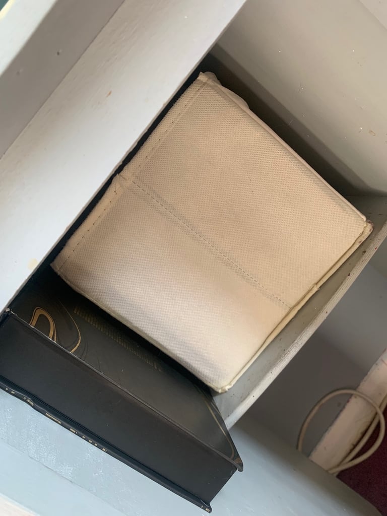 free vintage makeup vanity 
