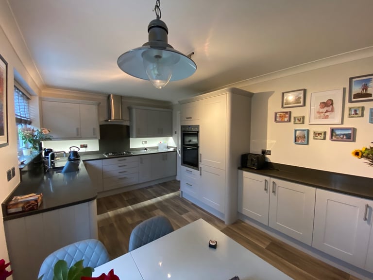 image for Wrens kitchen units 