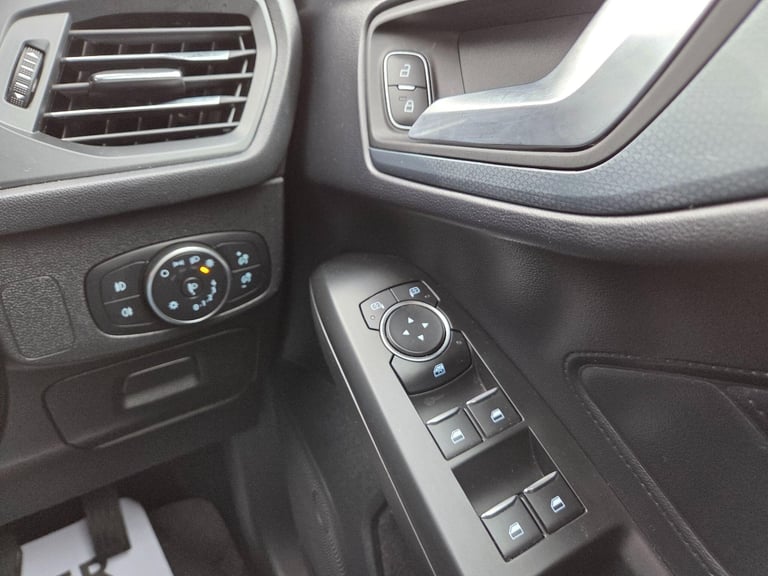 2020 Ford Focus 1.0T EcoBoost Active Auto Euro 6 (s/s) 5dr Petrol