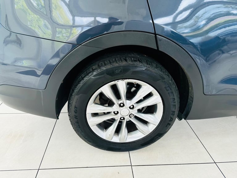 2016 Hyundai Santa Fe 2.2 CRDi Blue Drive Premium Auto 4WD Euro 6 (s/s) 5dr (7 Seat) ESTATE Diese...