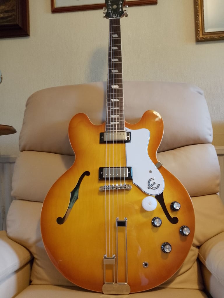 Epiphone Riviera and Hard Case