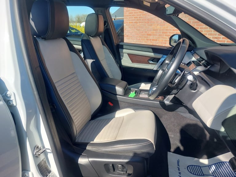 2020 70 Land Rover Discovery Sport P300e HSE R-Dynamic 1.5 Hybrid Auto PHEV