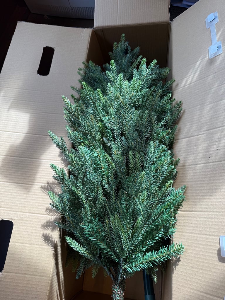 6.5 ft Christmas tree with wicker skirt