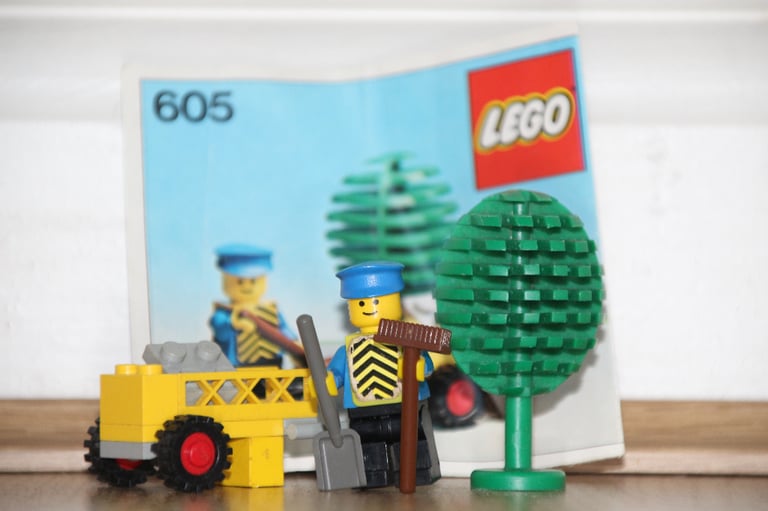 3 Classic Lego Town sets: 605 Street Sweeper * 612 Tipper Truck * 625 Tractor