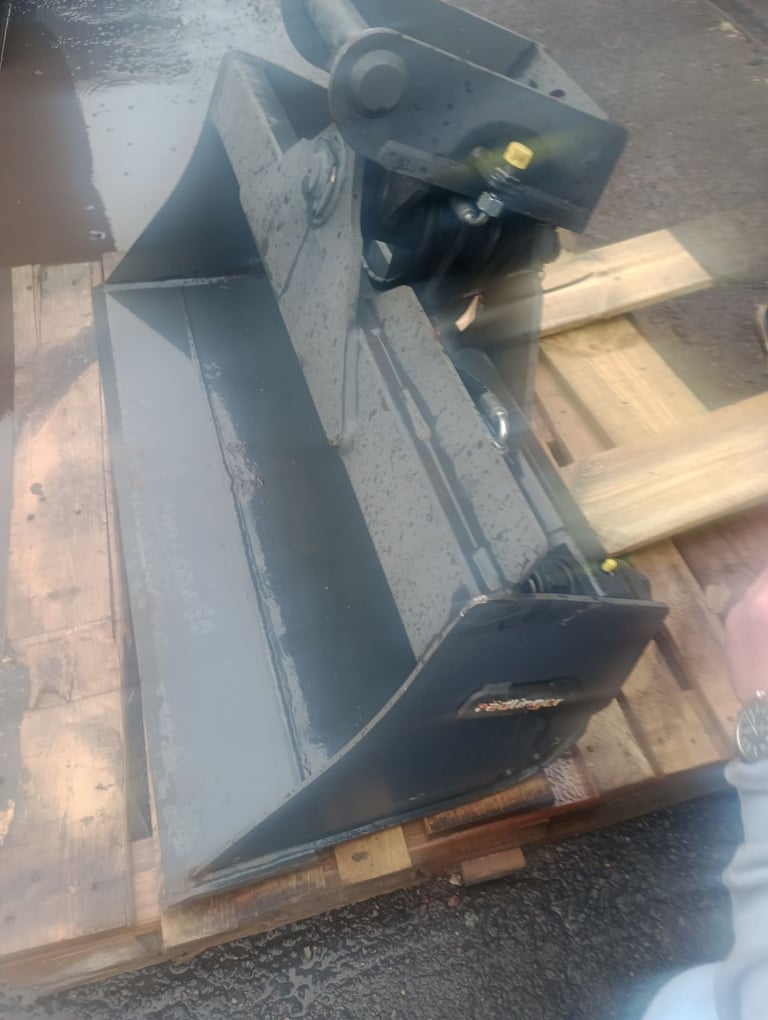 Radlinger hydraulic tilting bucket 