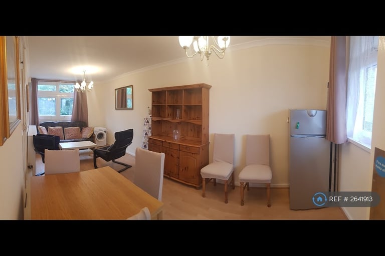 5 bedroom flat in Lorrimore Square, London, SE17 (5 bed) (#2641913)