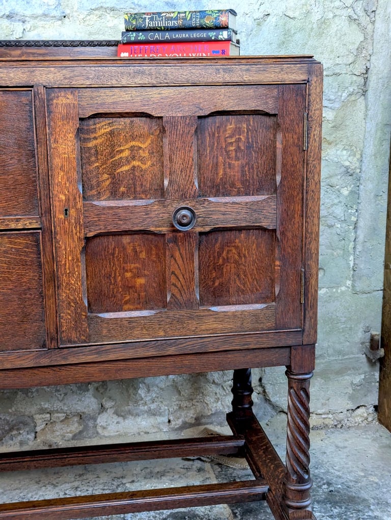 Arts & Crafts Oak Sideboard - Antique - Quarter Sawn Oak