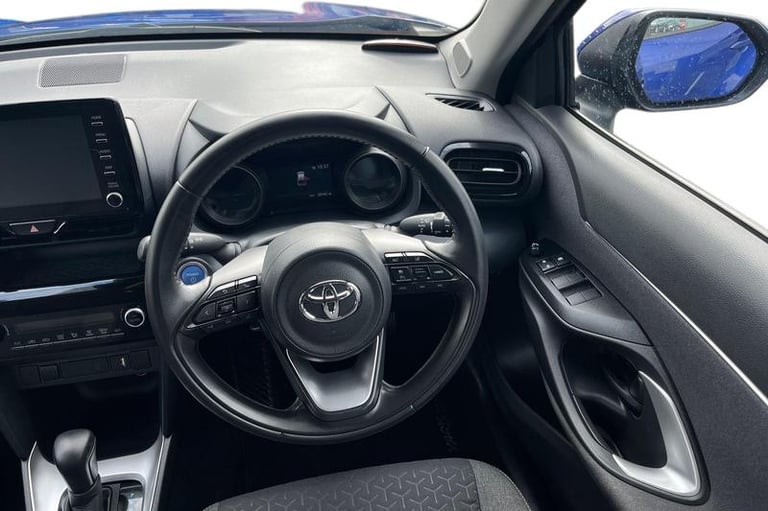 2022 Toyota Yaris Cross 1.5 Hybrid Icon 5dr CVT, Parking sensors, Media Screen, Sat Nav, Multifun...