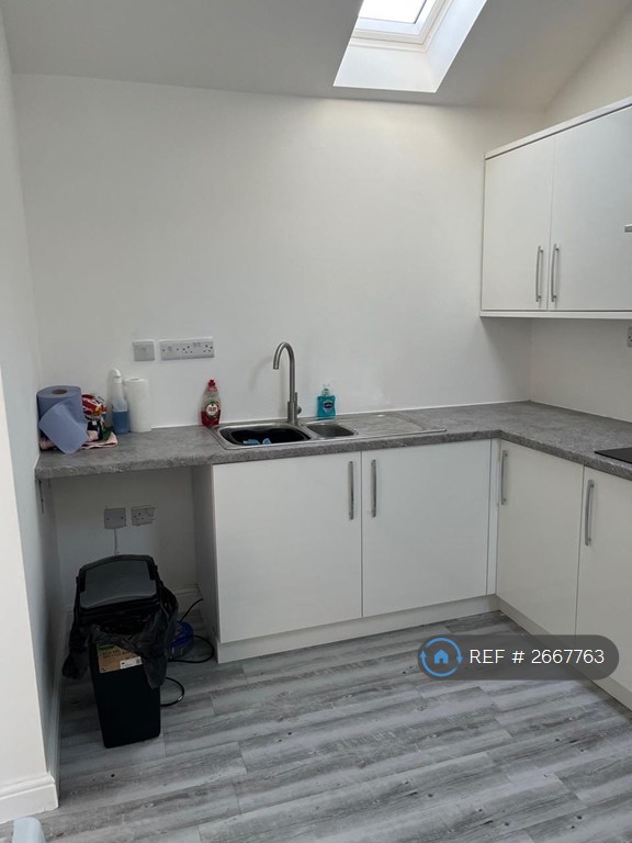 2 bedroom flat in Studley, B807hj, B80 (2 bed) (#2667763)