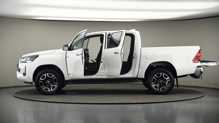 2024 Toyota Hilux 2.8 D-4D Invincible Pickup Double Cab 4dr Diesel Auto 4WD Euro 6 (s/s) (204 Pic...