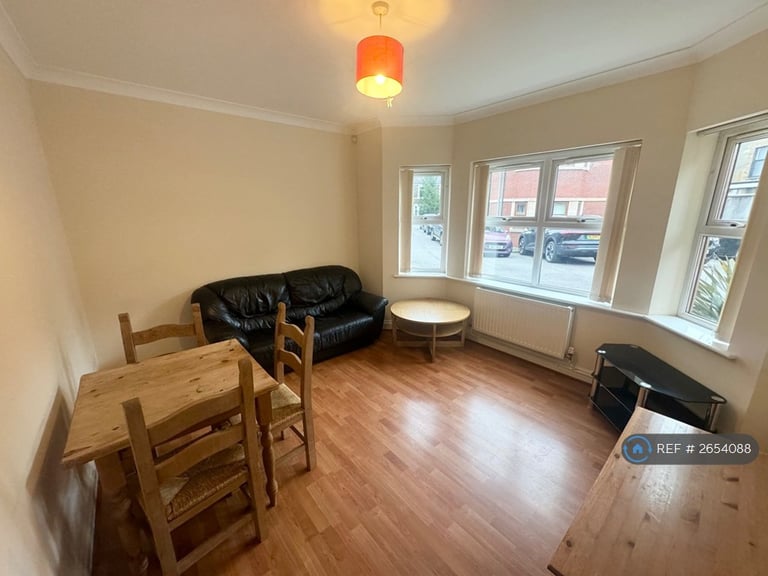 1 bedroom flat in St. Josephs Court, Gabalfa, Cardiff, CF14 (1 bed) (#2654088)