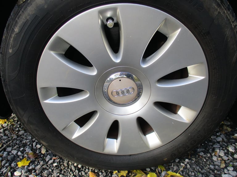 AUDI A6 2.4 SE PETROL 6 SPEED MANUAL. LOW MILEAGE. FULL SERVICE HISTORY.