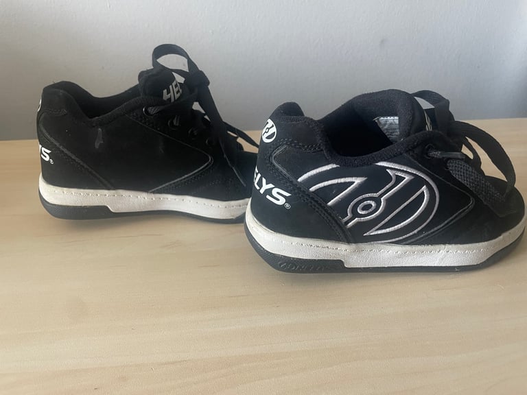 Children’s Heelys size 12