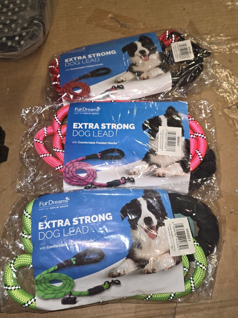 A new still packed extra strong dog lead i have it available in pink ,red 